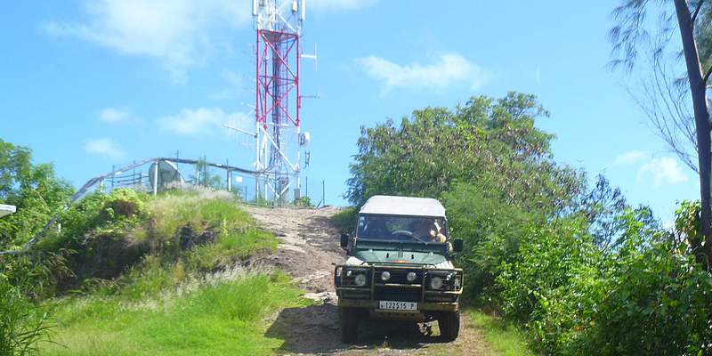 antenna Bora Bora safari tupuna jeep tours viewpoint